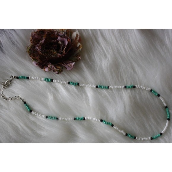 Colorful Beaded Necklace 17" Green White black + Extension Fashion Jewelry NIP - Picture 4 of 5